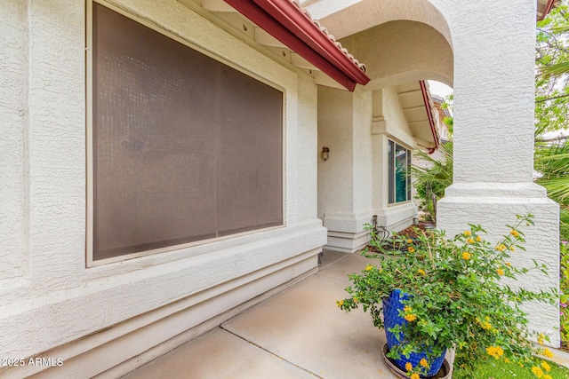 property entrance featuring stucco siding