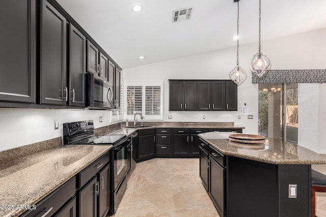 kitchen with electric range, visible vents, a kitchen breakfast bar, a center island, and hanging light fixtures