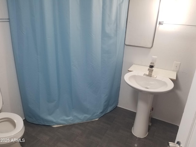 1226 N Mckinley Ave, Ajo, AZ 85321 - bathroom with a shower with shower curtain