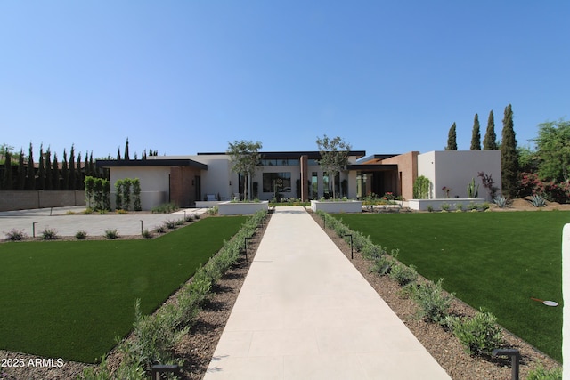 7341 E Sunnyside Dr, Scottsdale, AZ 85260 - contemporary house featuring stucco siding and a front lawn