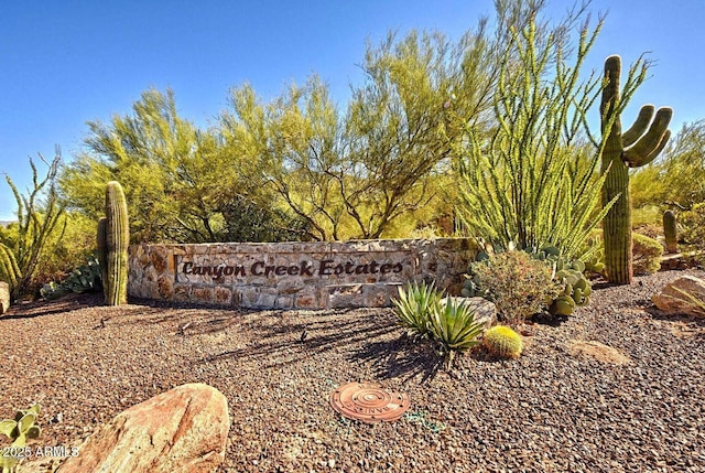 view of community / neighborhood sign