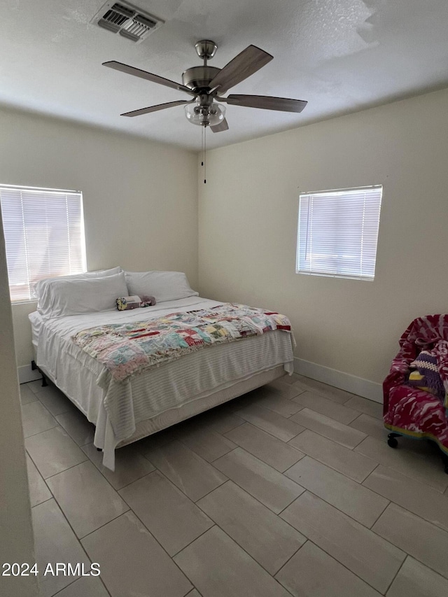 bedroom with ceiling fan