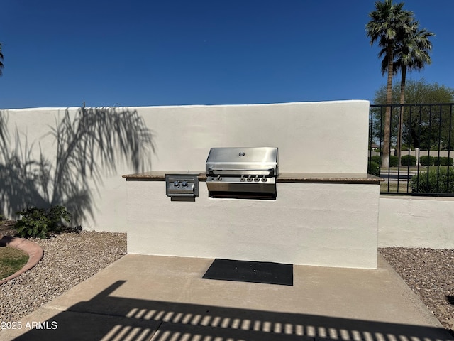 2013 E Valencia Dr, Phoenix, AZ 85042 - view of patio / terrace