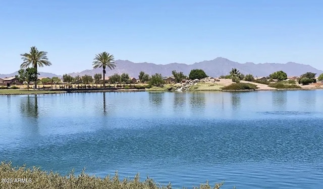 water view with a mountain view