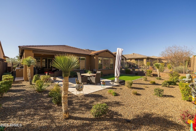 view of yard featuring a patio