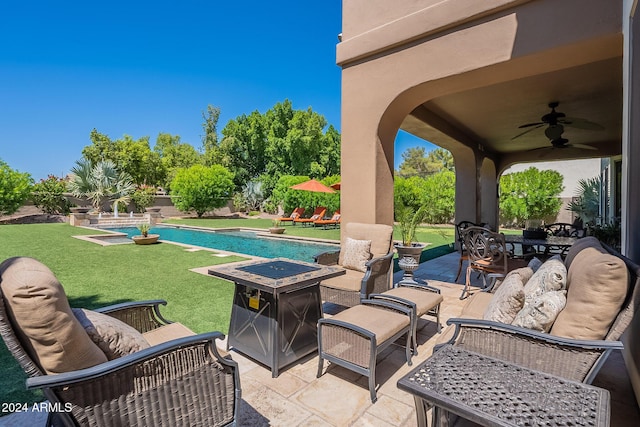 view of patio featuring ceiling fan