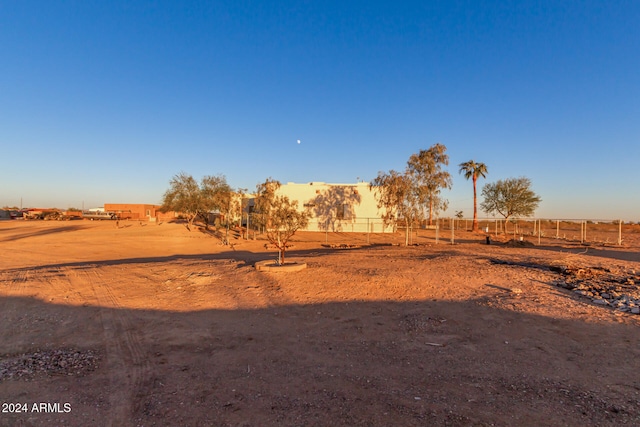 view of yard featuring a rural view