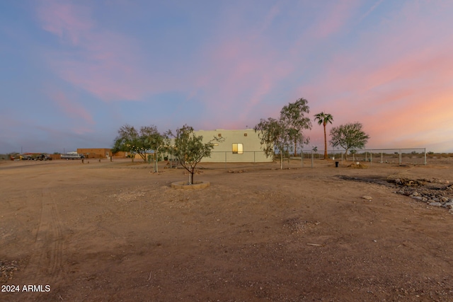 view of yard at dusk