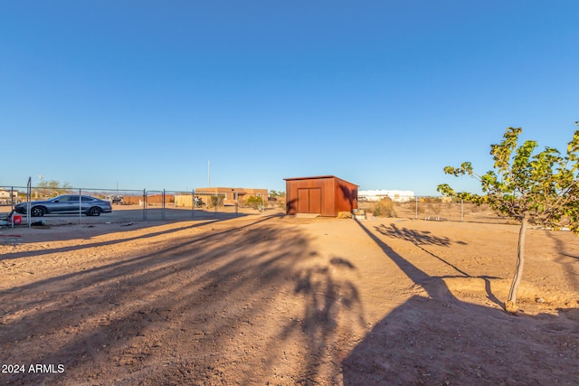 view of yard with a shed