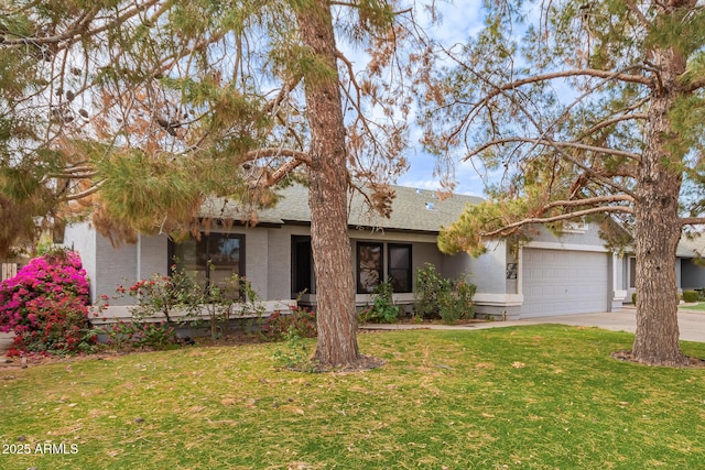 view of front of home featuring a garage and a front yard