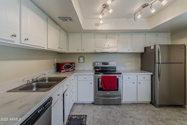 4201 E Camelback Rd Unit 74, Phoenix, AZ 85018 - kitchen featuring appliances with stainless steel finishes, under cabinet range hood, white cabinetry, and light countertops