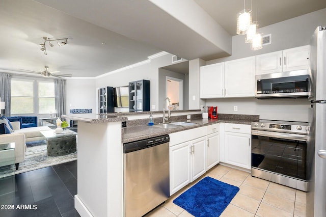 19777 N 76th St Unit 3229, Scottsdale, AZ 85255 - kitchen featuring stainless steel appliances, a sink, open floor plan, a peninsula, and light tile patterned floors