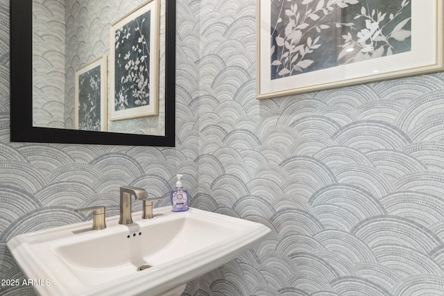 9815 S 11th St, Phoenix, AZ 85042 - bathroom featuring a sink and wallpapered walls