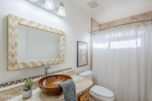 bathroom with vanity, curtained shower, toilet, and decorative backsplash