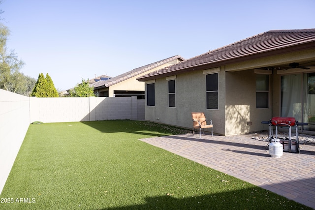 view of yard featuring a patio area, a fenced backyard, and ceiling fan