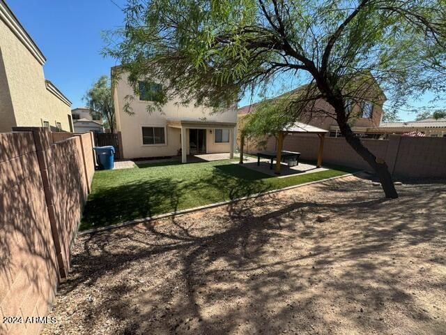 view of yard featuring a patio area