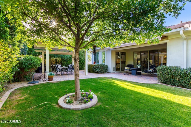 2879 E Austin Dr, Gilbert, AZ 85296 - view of grassy yard with a patio area