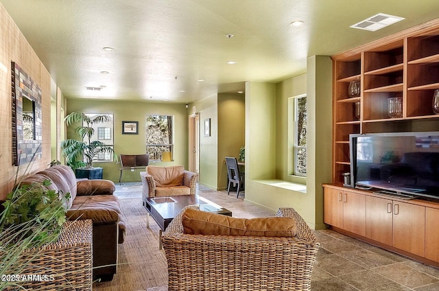 1185 W University Ave Unit 228, Flagstaff, AZ 86001 - living room featuring recessed lighting