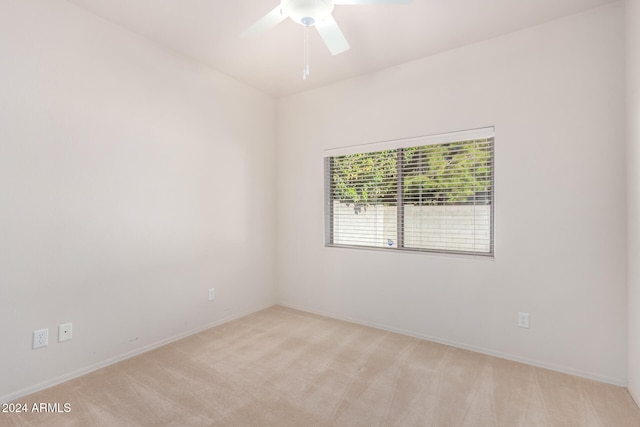 carpeted empty room featuring ceiling fan