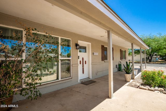 entrance to property featuring a porch