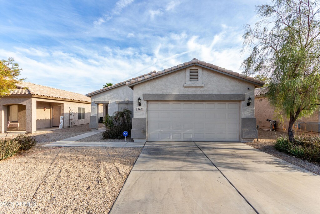 743 E Horizon Heights Dr, San Tan Valley, AZ 85143 - view of front of property featuring a garage