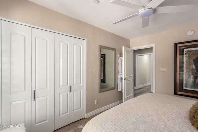 bedroom with a textured wall, a closet, a ceiling fan, and baseboards