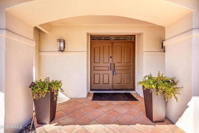 entrance to property featuring stucco siding