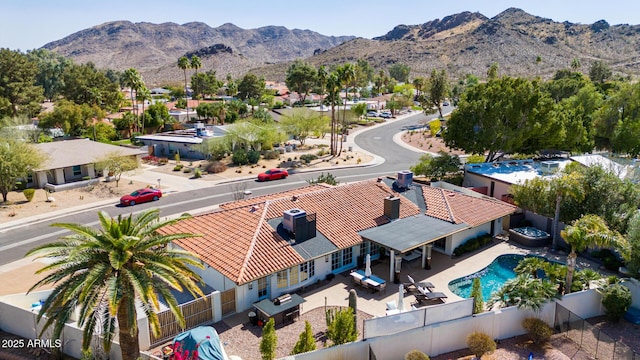 birds eye view of property featuring a mountain view