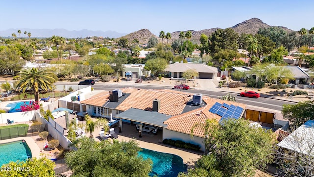 bird's eye view featuring a residential view and a mountain view