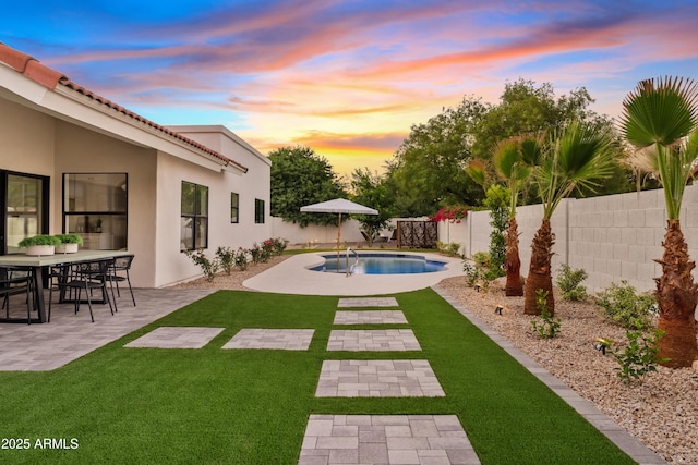 14401 N 60th Pl, Scottsdale, AZ 85254 - view of swimming pool with a fenced backyard and a patio area