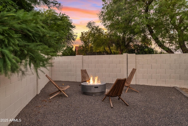 14401 N 60th Pl, Scottsdale, AZ 85254 - yard at dusk featuring a fire pit