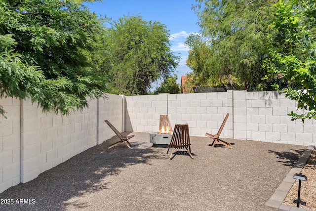 14401 N 60th Pl, Scottsdale, AZ 85254 - fenced backyard featuring a fire pit