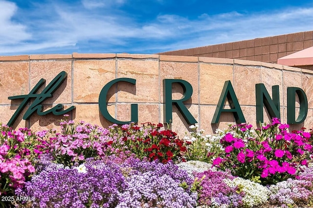 view of community / neighborhood sign