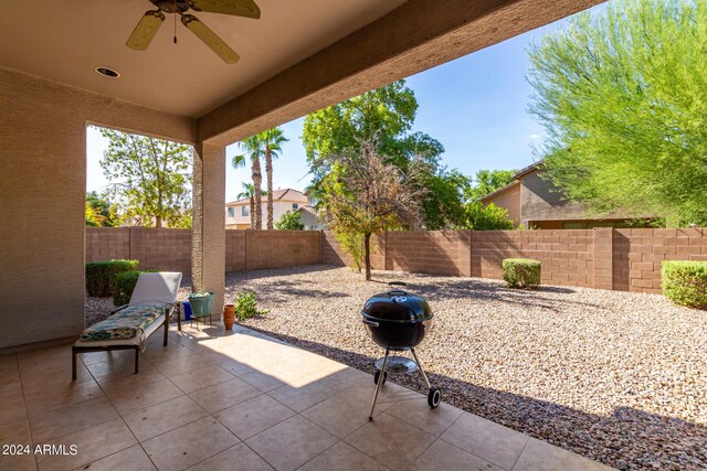 view of patio featuring a fenced backyard and a ceiling fan