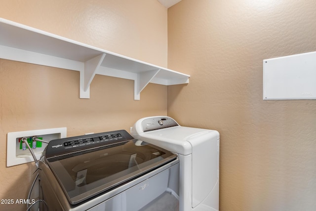 9952 W Jessie Ln, Peoria, AZ 85383 - laundry area featuring separate washer and dryer