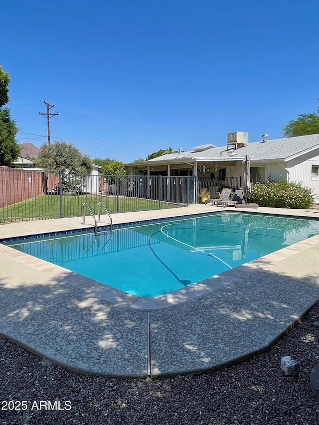 4814 N 35th St, Phoenix, AZ 85018 - view of swimming pool with a patio