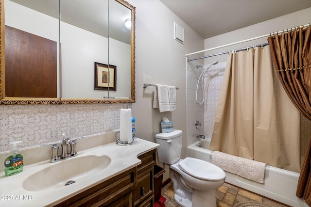 full bathroom with toilet, vanity, and shower / bath combo