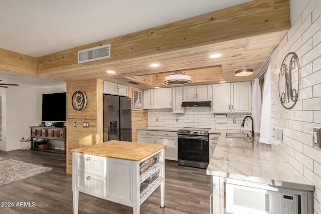 kitchen with visible vents, white cabinets, appliances with stainless steel finishes, under cabinet range hood, and a sink