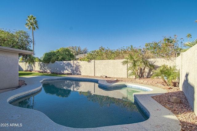 view of swimming pool