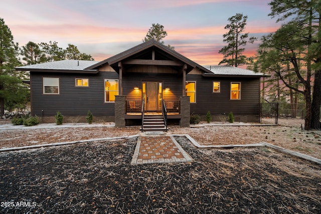 2702 Majestic Elk Rd, Overgaard, AZ 85933 - rustic home featuring a porch and fence