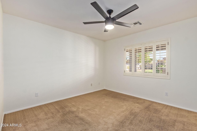 carpeted empty room featuring ceiling fan