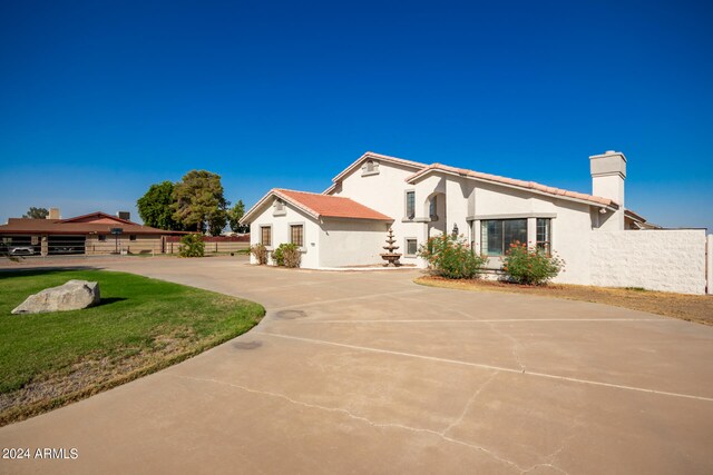 mediterranean / spanish-style house featuring a front yard