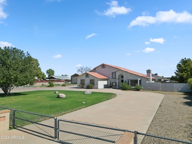 view of front facade with a front yard