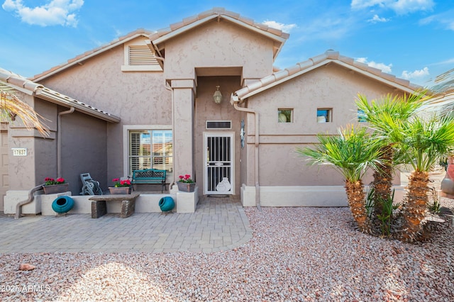 view of front of property featuring a patio area