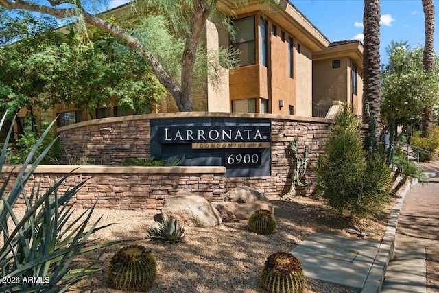 view of community / neighborhood sign