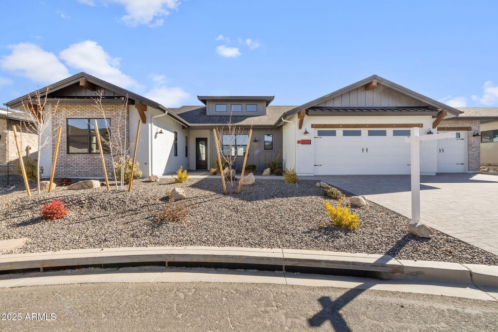 view of front of house featuring a garage