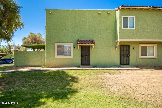 view of front of home with a front yard