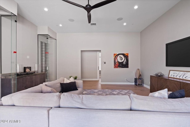 living room featuring light hardwood / wood-style floors and ceiling fan