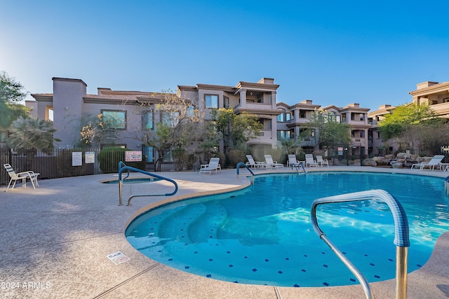 view of swimming pool