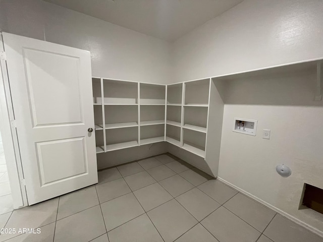 laundry room featuring gas dryer hookup, hookup for a washing machine, and light tile patterned floors